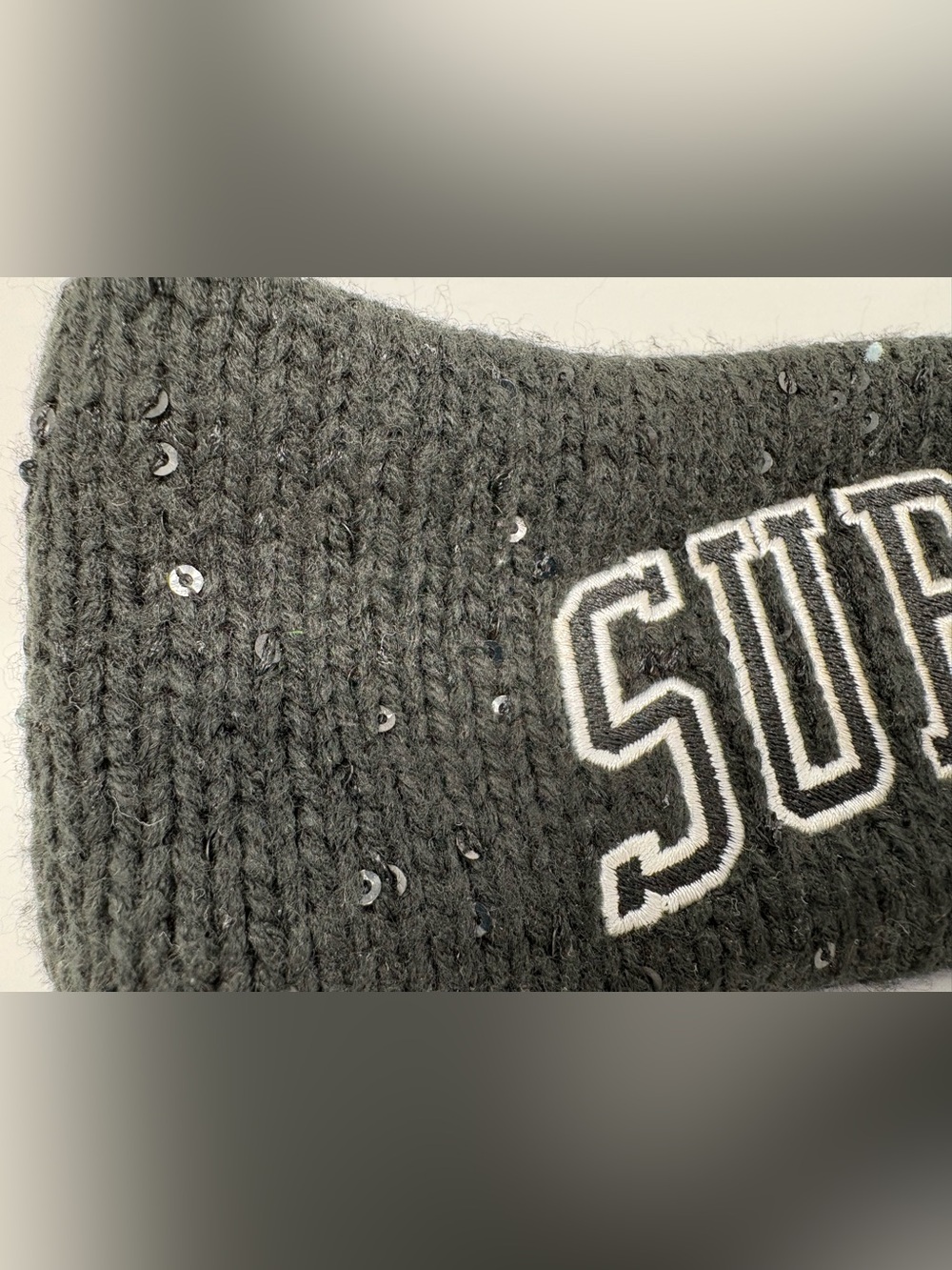 Supreme x New Era FW18 Sequin Arc Logo Headband Black - Picture 2 of 14